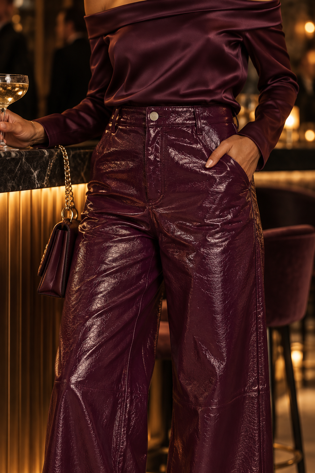 Amy – Lack-Kunstlederhose in Dark Berry