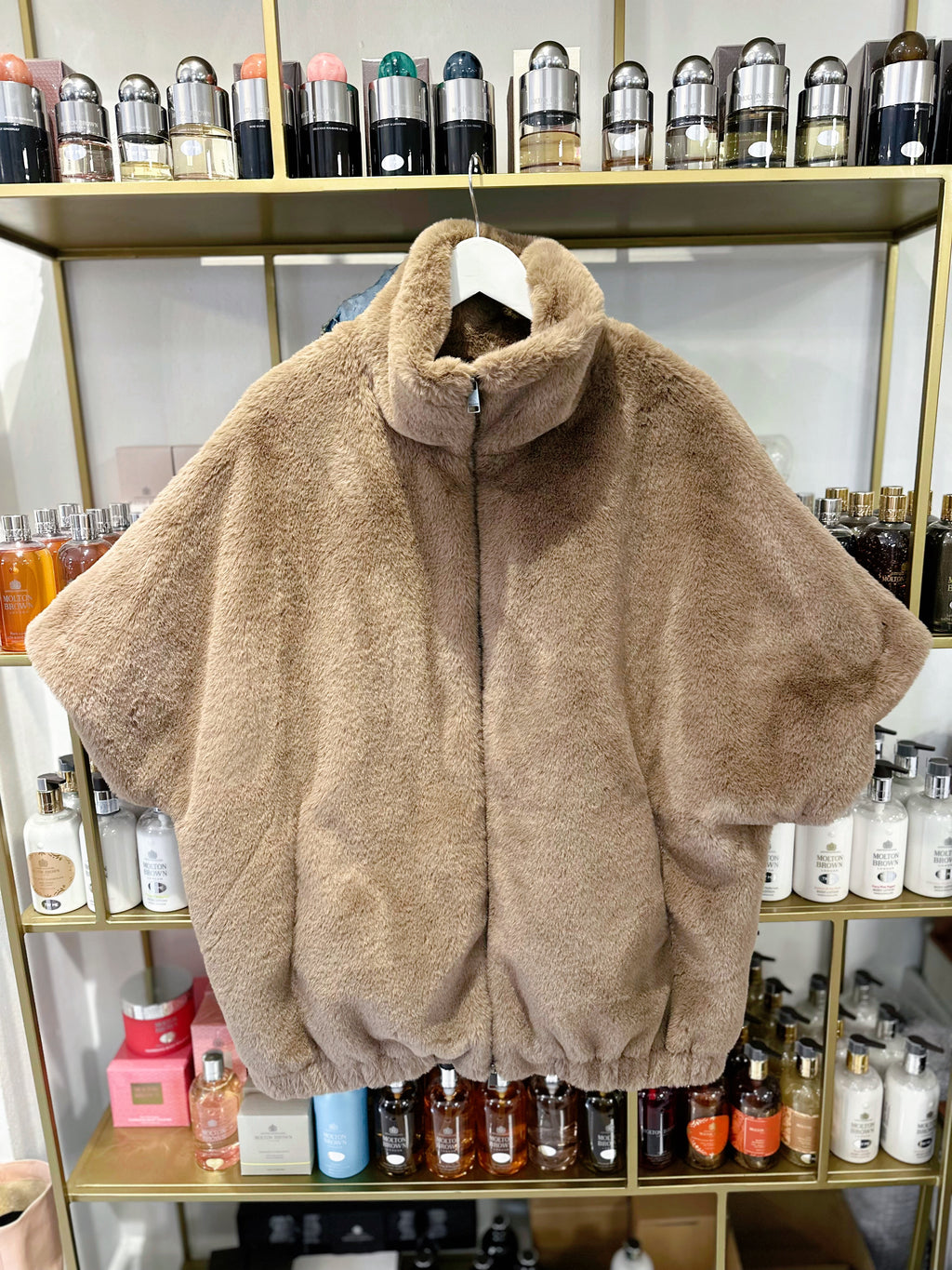 Aimy – Teddy-Poncho in Warm Taupe