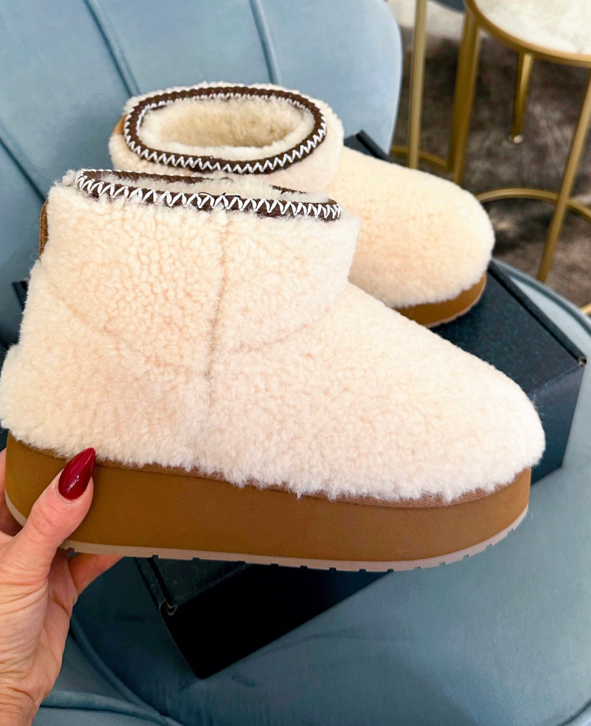 Daria  – Lammfell-Boots mit Plateau in Natural