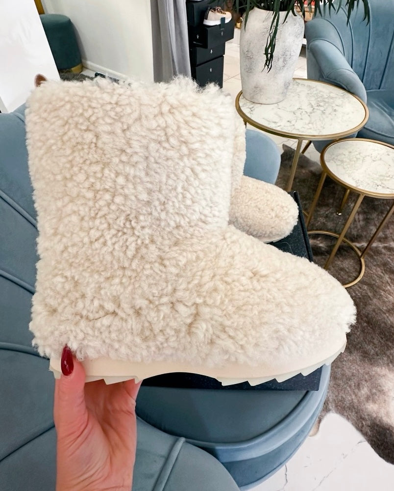 Alaska – Lammfell-Boots in Natural