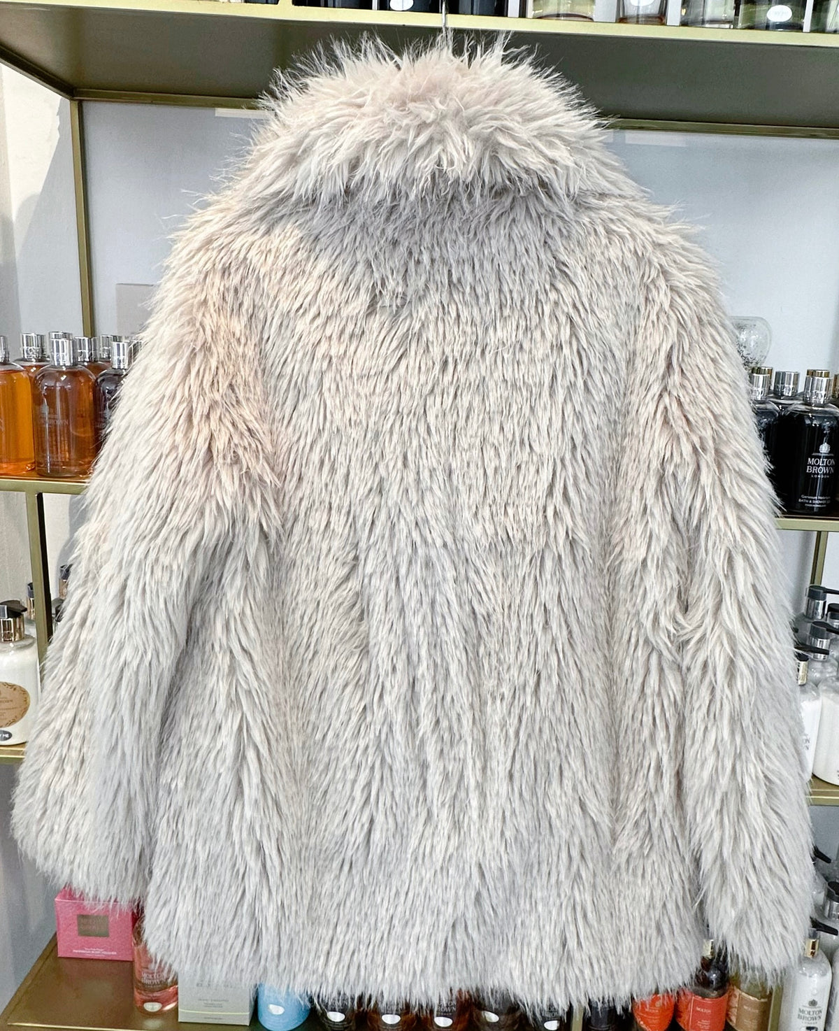 CELINE – Kunstfelljacke in Soft Grey