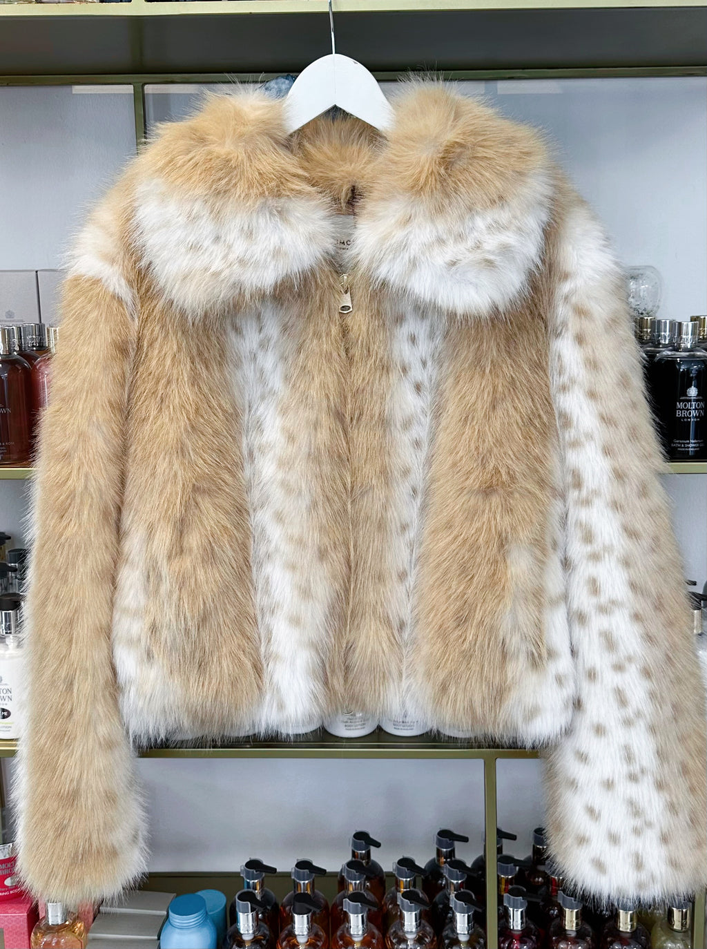 Milli – Fake-Fur-Jacke in Sand