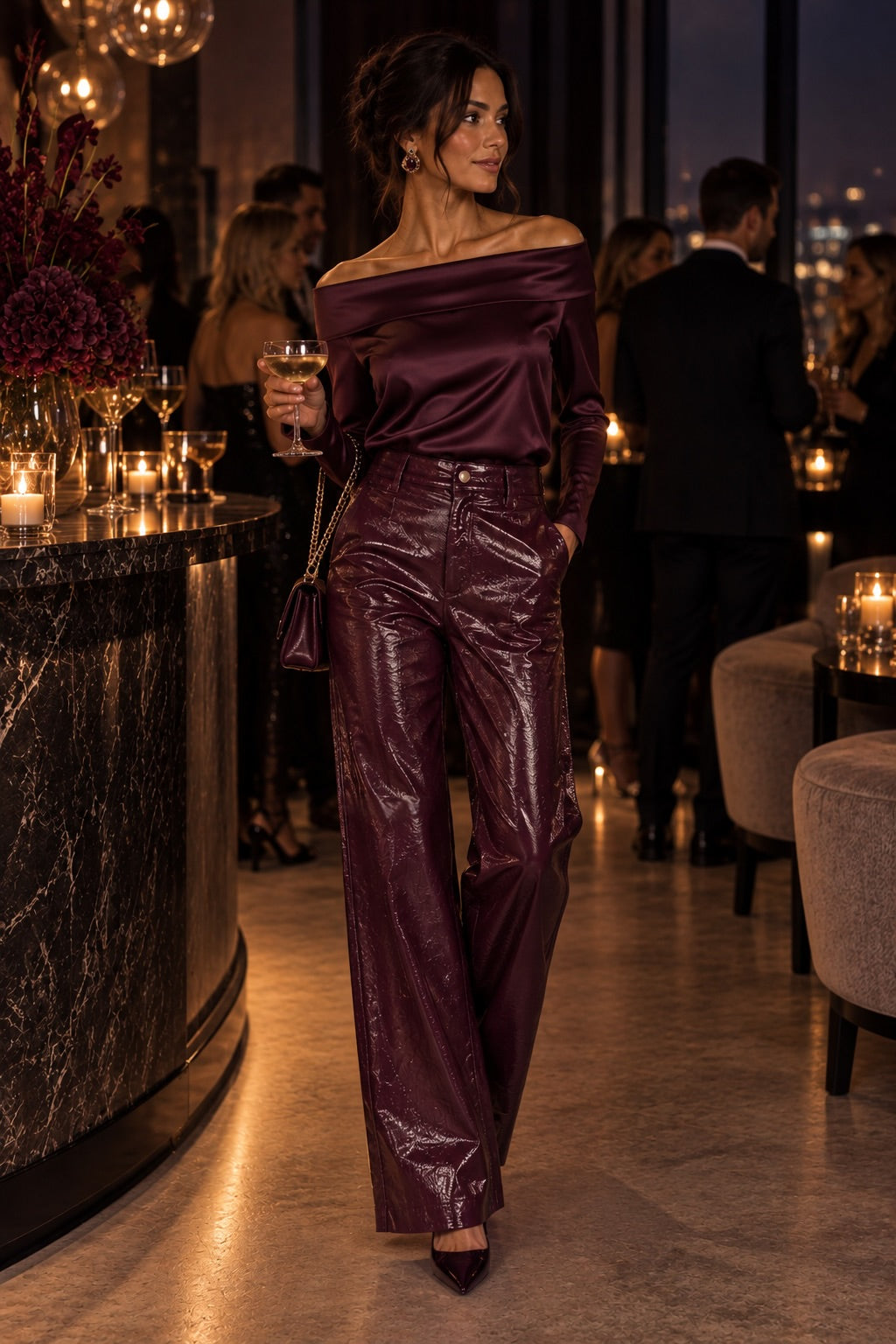 Amy – Lack-Kunstlederhose in Dark Berry
