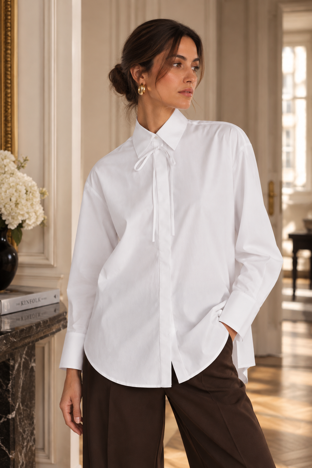 Noelle – Oversized Bluse mit Schleifendetails in White