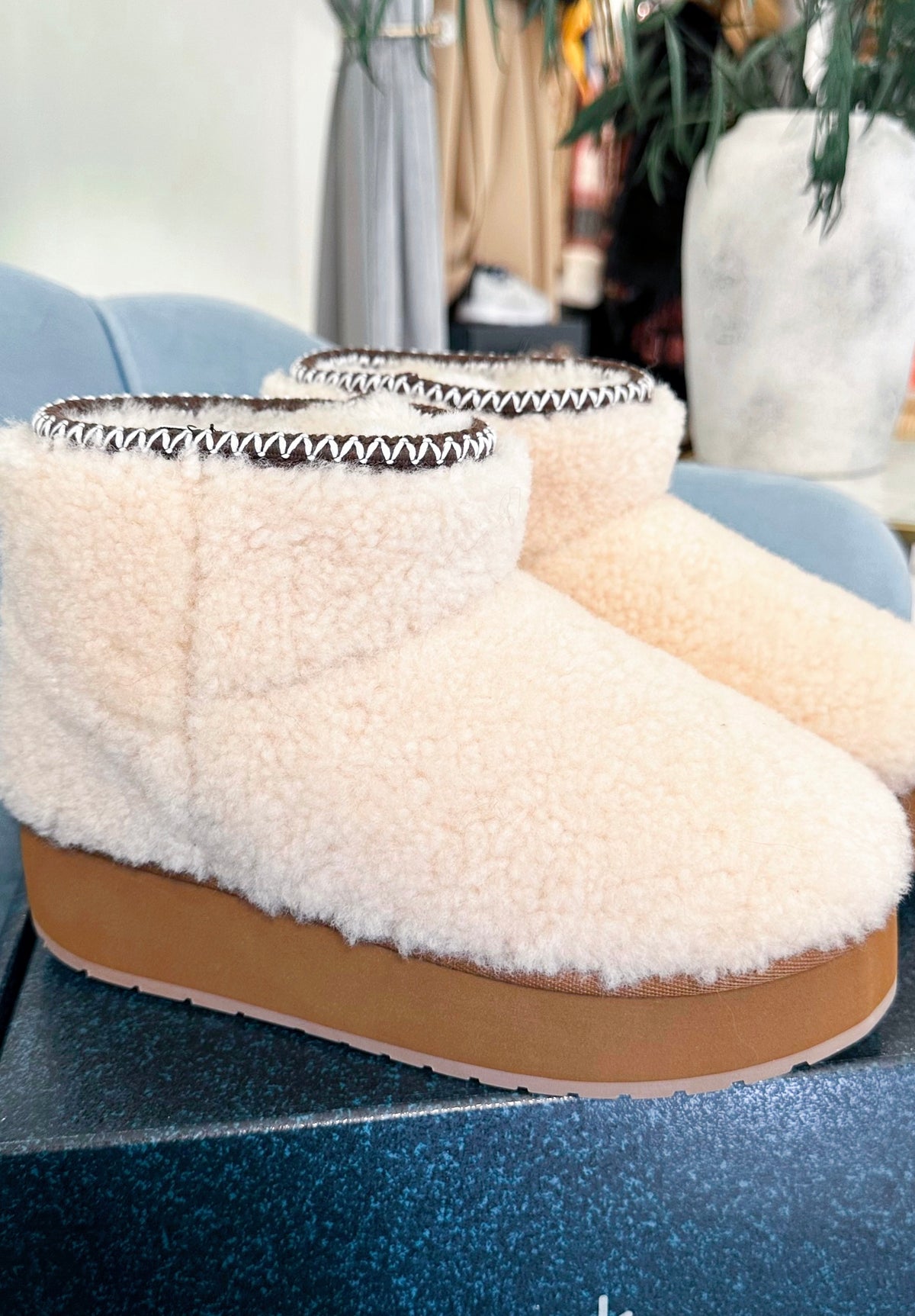 Daria  – Lammfell-Boots mit Plateau in Natural