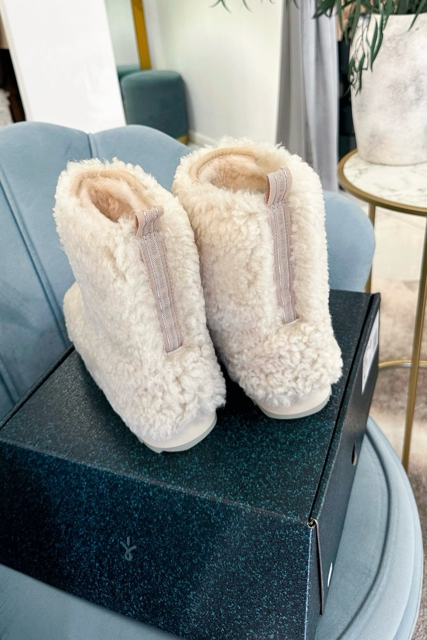 Alaska – Lammfell-Boots in Natural
