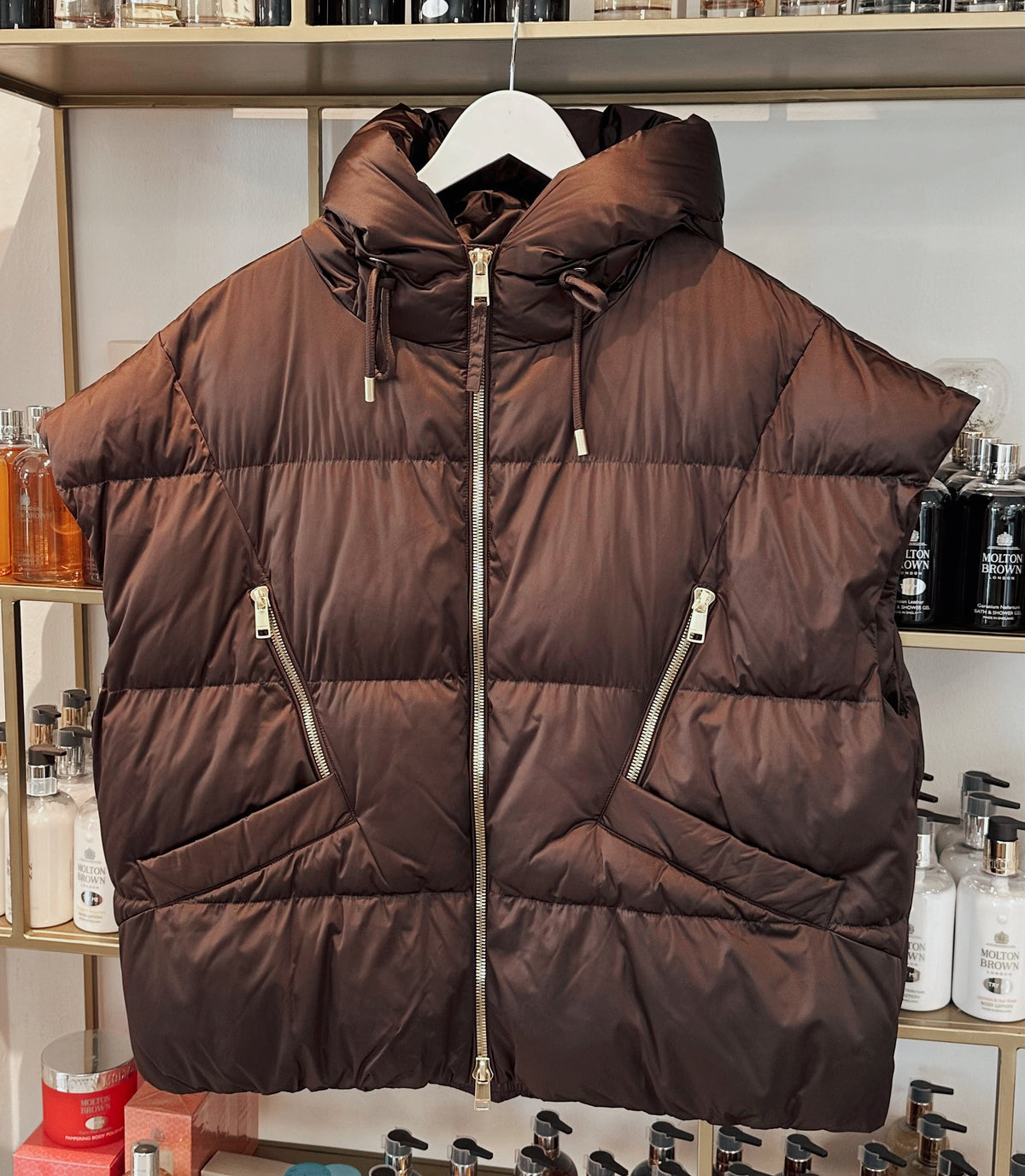 Livia – Oversized Bodywarmer in Dark Chocolate