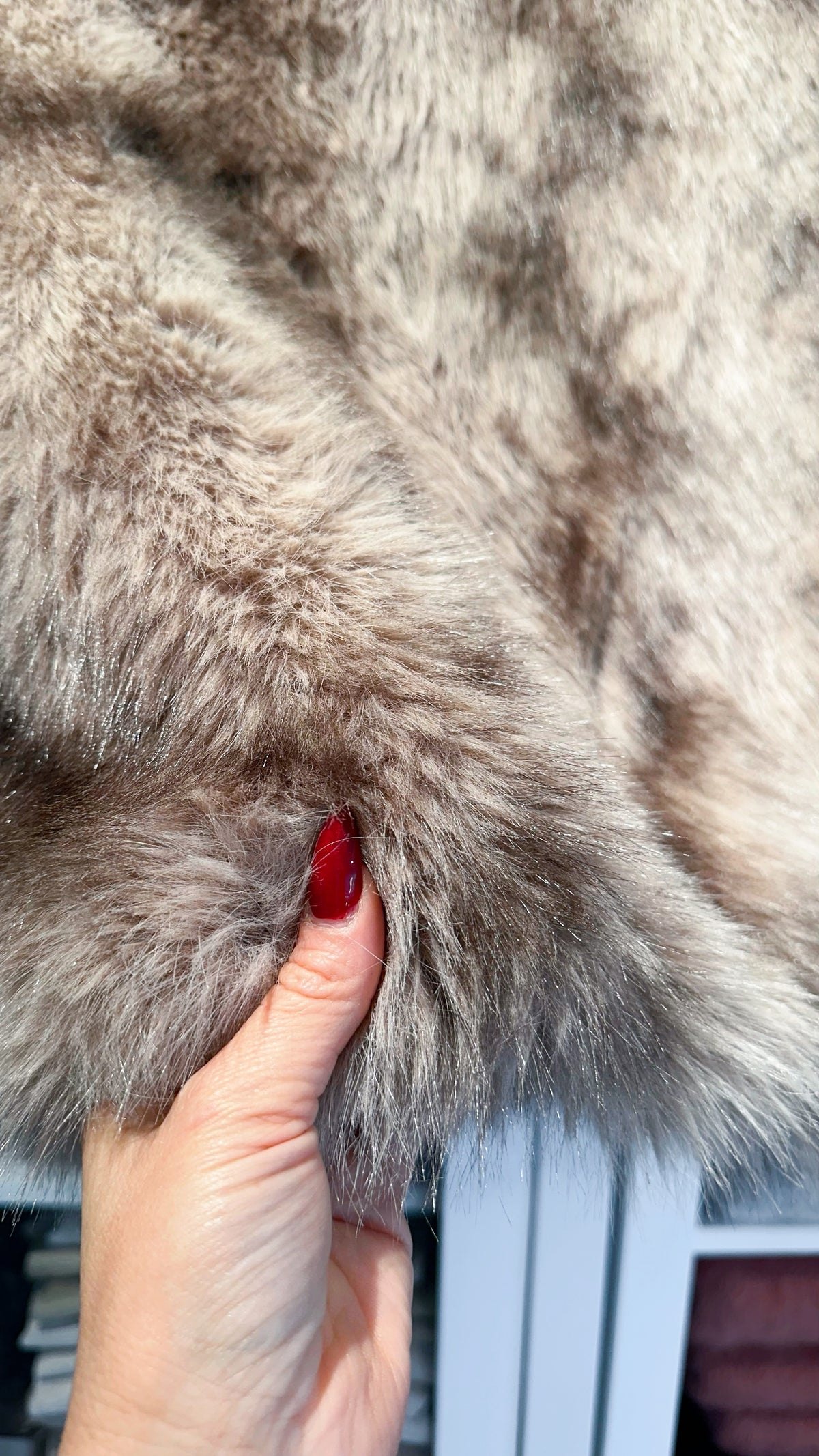 Shaira – Fake-Fur-Weste in Taupe