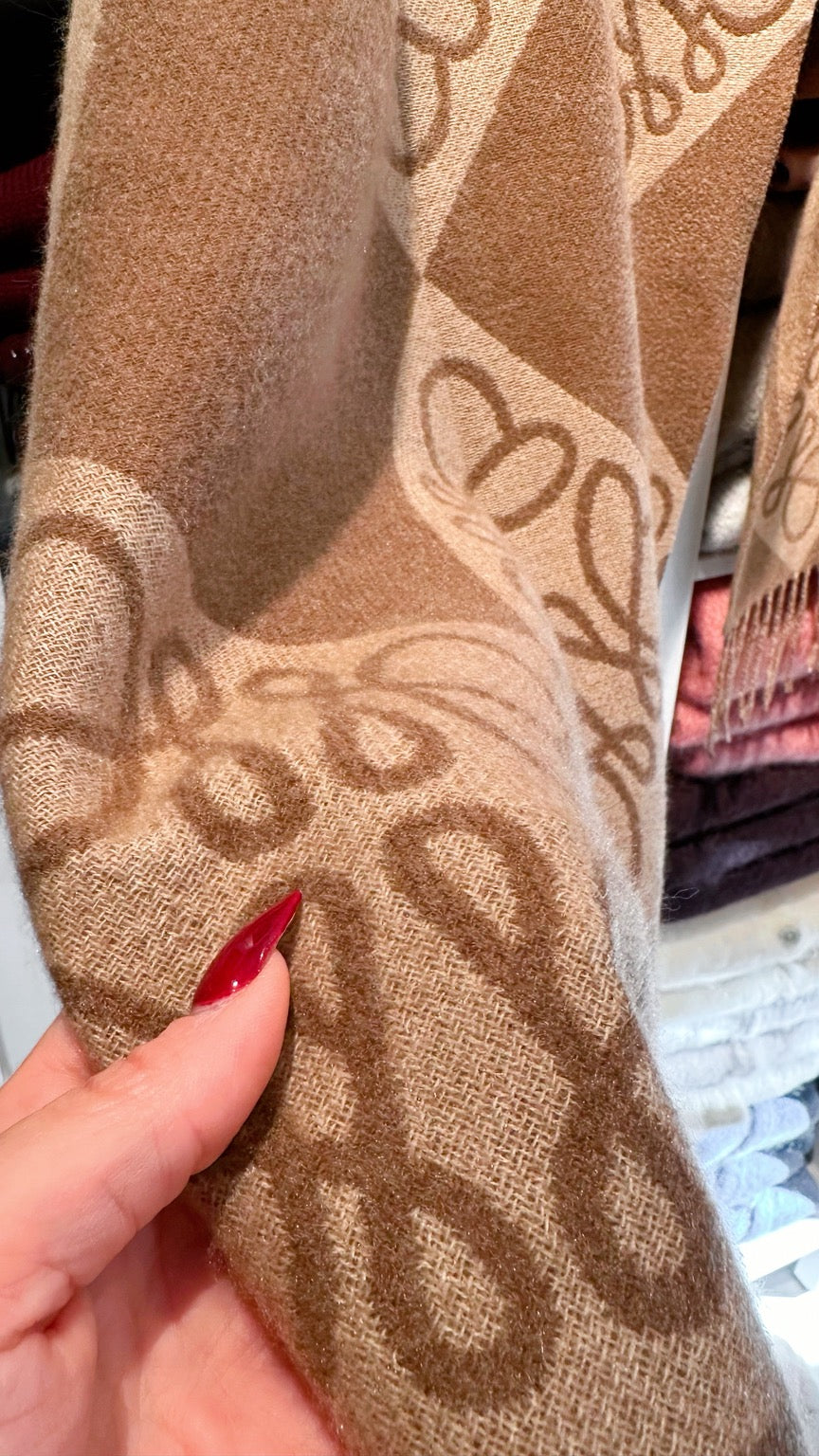 Sophie – Weicher Schal mit edlem Muster