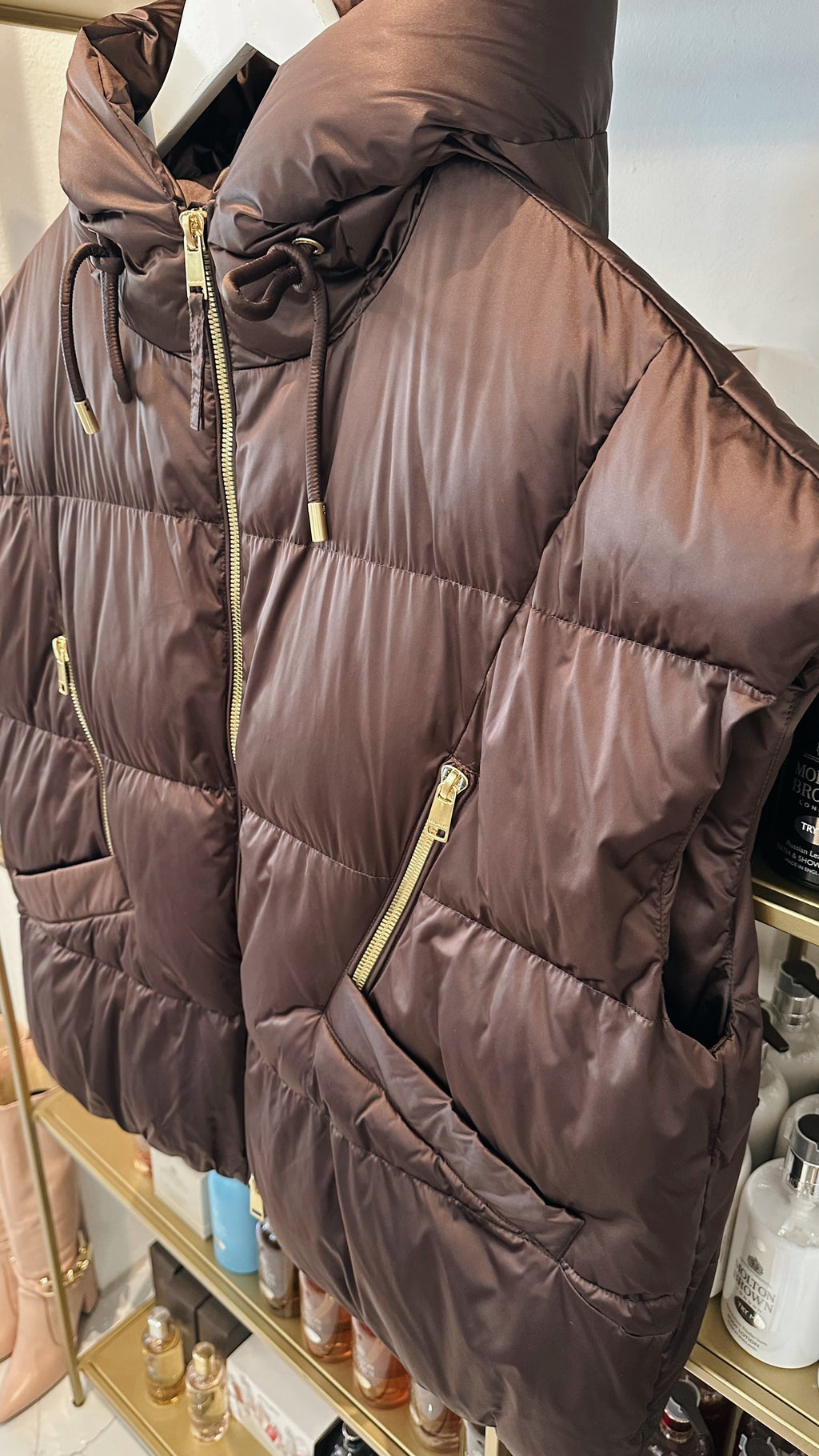 Livia – Oversized Bodywarmer in Dark Chocolate