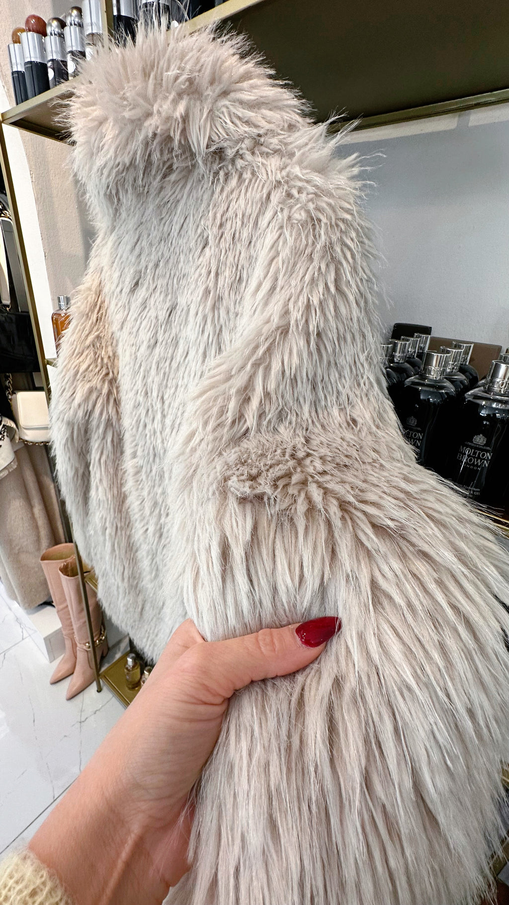 CELINE – Kunstfelljacke in Soft Grey