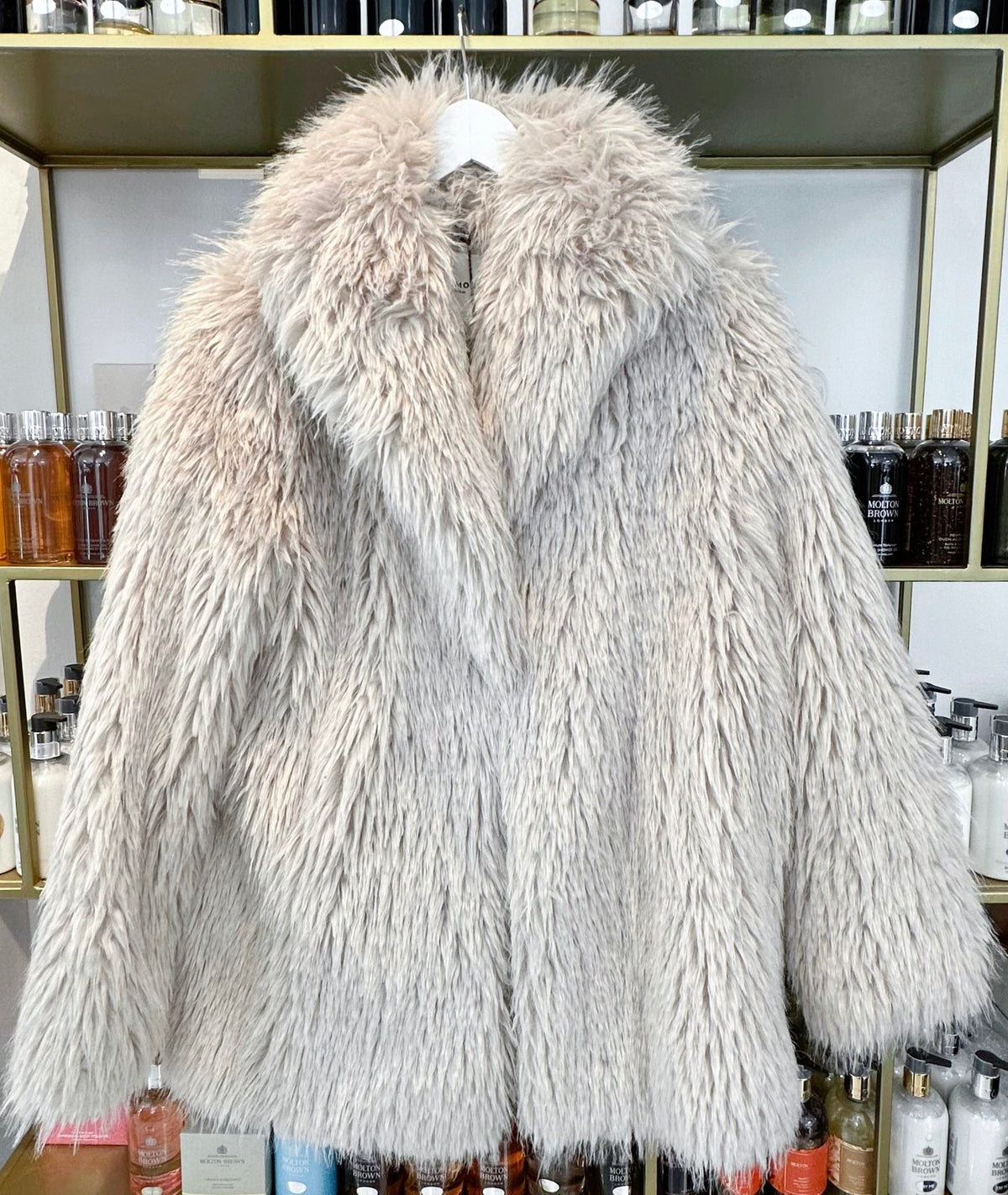 CELINE – Kunstfelljacke in Soft Grey