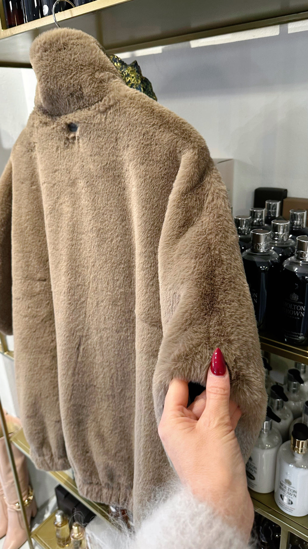 Aimy – Teddy-Poncho in Warm Taupe