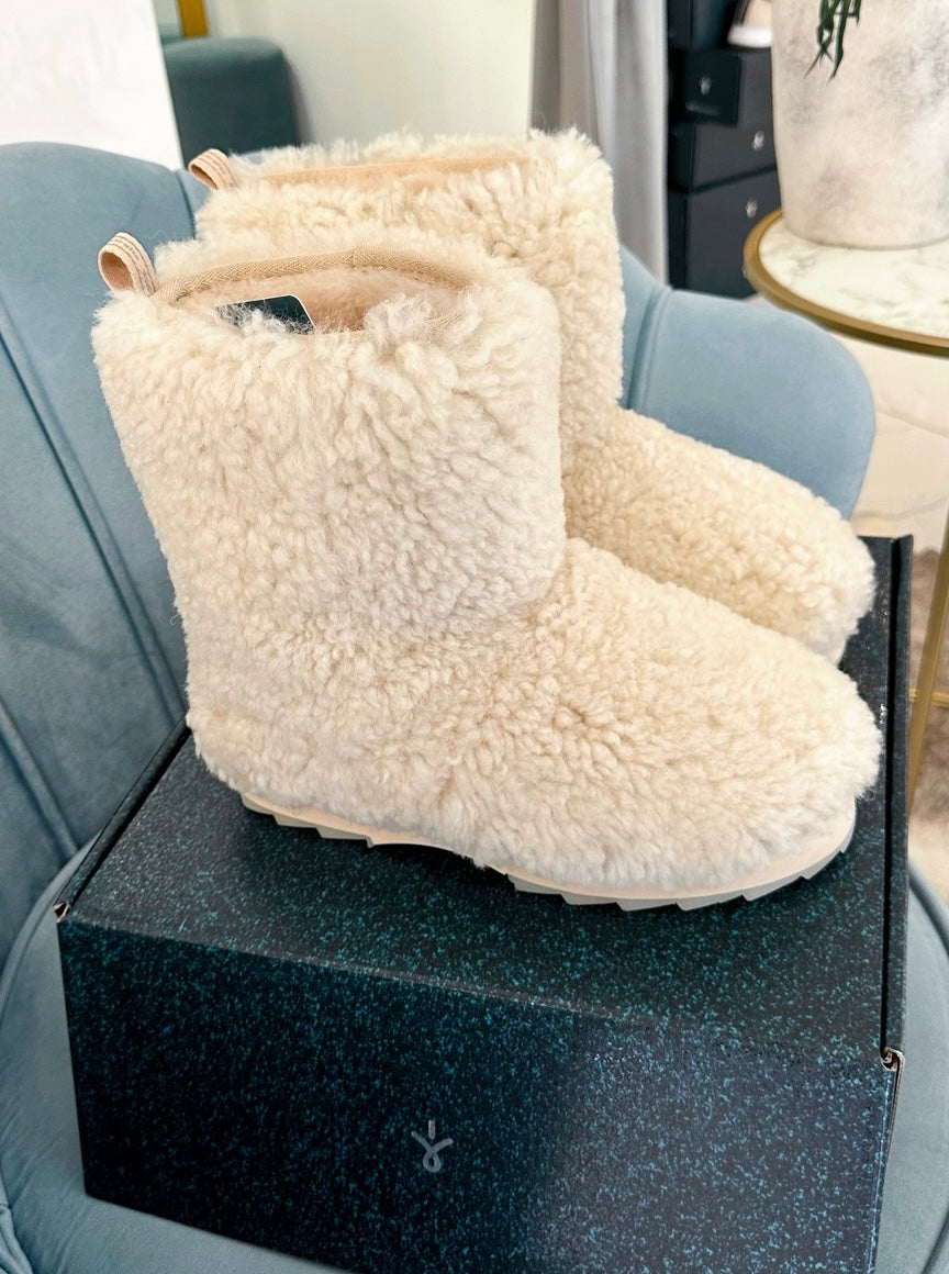 Alaska – Lammfell-Boots in Natural