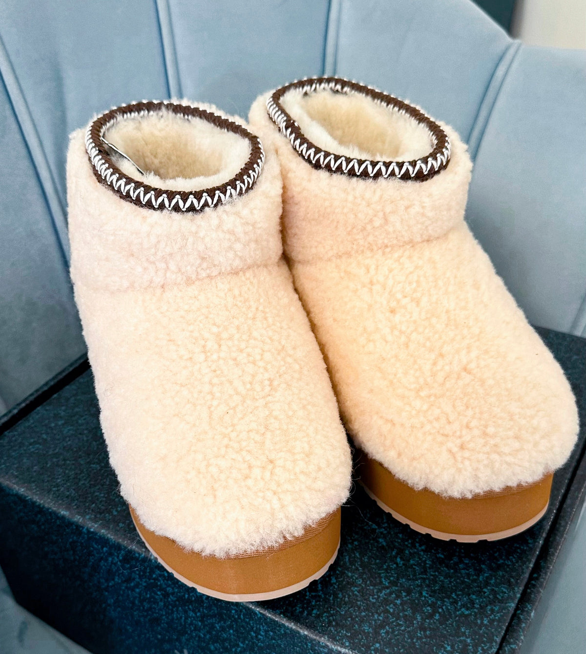 Daria  – Lammfell-Boots mit Plateau in Natural